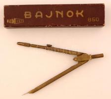 "Bajnok" régi körző, eredeti dobozában, pótheggyel, h: 12 cm