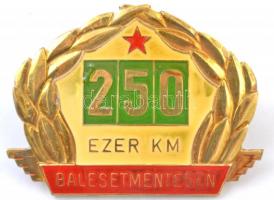 ~1970-1980. "250 ezer km balesetmentesen" zománcozott fém autójelvény (71x96mm) T:2 kis zománchiba