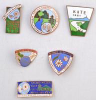 9db-os vegyes turista jelvény és felvarró tétel jobb darabokkal, benne "Közalkalmazott Találkozók", "KATE" T:1-,2