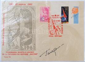 Jurij Alekszejevics Gagarin (1934-1968) szovjet űrhajós aláírása emlékborítékon /  Signature of Yuriy Alekszeyevich Gagarin (1934-1968) Soviet astronaut on envelope