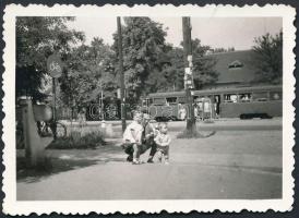 cca 1960 Budapest, Motorvonat, fotó, 6x9 cm