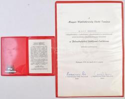 13db-os vegyes jelvény és kitüntetés tétel, közte 1970. "Felszabadulási Jubileumi Emlékérem&quo...