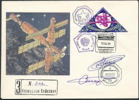 Gennagyij Sztrekalov (1940-2004) és Gennagyij Manakov (1950- ) szovjet űrhajósok aláírásai emlékborítékon /  Signatures of Gennadiy Strekalov (1940-2004) and Gennadiy Manakov (1950- ) Soviet astronauts on envelope