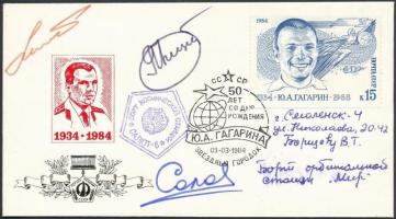 Vlagyimir Szolovjov (1946- ) és Leonyid Kizim (1941-2010) szovjet űrhajósok és egy további azonosítatlan űrhajós aláírása emlékborítékon /  Signatures of Vladimir Solovjov (1946- ) and Leonid Kizim (1941-2010) Soviet and one more yet unidentified astronaut on envelope