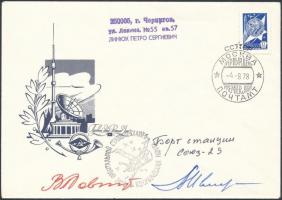 Vlagyimir Kovaljonok (1942- ) és Alekszandr Ivancsenkov (1940- ) orosz űrhajósok aláírásai emlékborítékon /  Signatures of Vladimir Kovalyonok (1942- ) and Aleksandr Ivanchenkov (1940- ) Russian astronauts on envelope