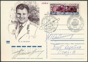 Pavel Popovics (1930-2009) és Jurij Artyuhin (1930-1998) szovjet űrhajósok aláírásai levelezőlapon /  Signatures of Pavel Popovich (1930-2009) and Yuriy Artyukhin (1930-1998) Soviet astronauts on postcard