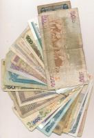 Vegyes 36db-os papírpénz tétel, közte Zöld-foki Köztársaság 1992. 1000E, nicaraguai, libériai és kam...