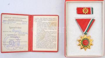 14db-os vegyes magyar jelvény, kitüntetés és emlékérem tétel, közte 1957. "Bányászati Szolgálat...