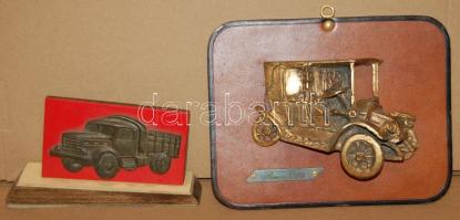 Két kisplasztika, autó