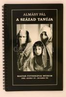 Almásy Pál a század tanúja. Magyar Fotográfiai Múzeum 1992. október 10 - december 30. Összeáll.: Kincses Károly. [Bp.], é. n., Magyar Fotográfiai Múzeum. Fém spirálkötésben, jó állapotban.