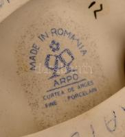 Román biszkvit porcelán vízhordó figura, kézzel festett, jelzett, hibátlan, 18x13 cm