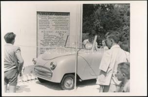 cca 1953-1956 Úttörő Törpeautó program, fotó, 9x14 cm