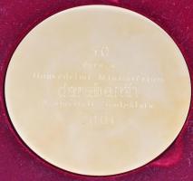 2001. "50 éves a Honvédelmi Minisztérium Pénzügyi és Számviteli Szolgálata 2001" aranyozot...