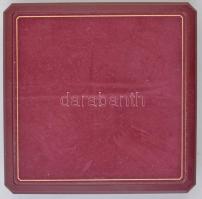 2001. "50 éves a Honvédelmi Minisztérium Pénzügyi és Számviteli Szolgálata 2001" aranyozot...