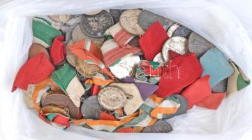 75db-os vegyes magyar sport és díjérem tétel, főleg a szocialista időszakból, közte több mellszalagon T:vegyes