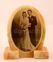 Alabástrom fényképtartó fényképpel, m: 20 cm