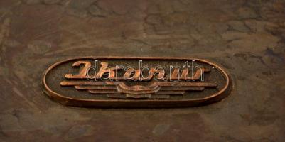 "Ikarus" vörösréz dobozka, buszokkal díszítve, fa betéttel, szép állapotban, 10x10x3 cm