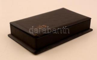 Orvosi jegyzettömb, használatlan papírokkal, bőr tartóban, 16x10x4 cm