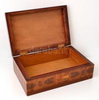 cca 1950 Szovjet-magyar címerrel díszített intarziás fa doboz, 21,5×14×7,5 cm