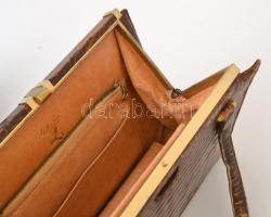 2 db dekoratív női kígyóbőr táska, barna és fekete színben, a barna kopottasabb állapotban, 26x22x10...