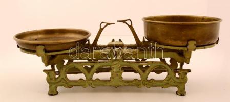 Régi öntöttvas mérleg, két réz tálcával, h: 40 cm, m: 14 cm