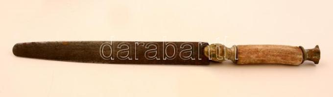 Réz-fa markolatú, oroszlánmotívumos késélező, jelzett, h: 33 cm