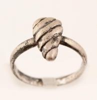 Ezüst(Ag) gyűrű, jelzett, méret: 53, nettó: 1,9 g
