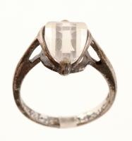 Ezüst(Ag) gyűrű kővel, jelzett, méret: 54, bruttó: 3,6 g