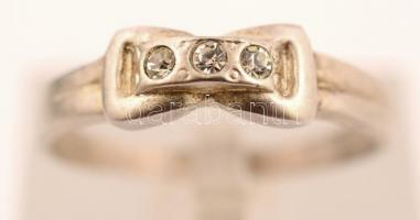 Ezüst(Ag) gyűrű apró kövekkel, jelzett, méret: 59, bruttó: 2,8 g