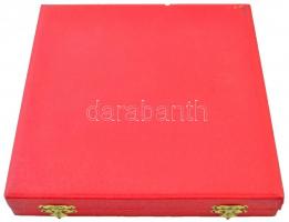 ~1980. "40 éves párttagságért" aranyozott díjplakett, adományozói tokban (119x119mm) T:2