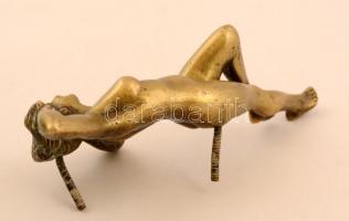 Női akt réz bútordísz, h: 15 cm