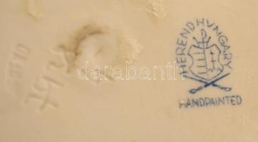 Herendi porcelán rózsákkal díszített gyertyatartó, kézzel festett, jelzett, lepattanásokkal, 11x11x8...