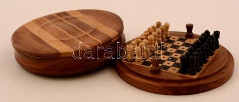 Fából faragott mini sakk készlet, d: 12 cm