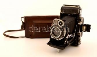 Zeiss Ikon, Super Ikonta II 531/2 kamera Carl Zeiss Tessar 1:3,8 p: 10,5 cm objektívvel, bőr tokban Tok egyik gombja sérült. Kissé kopott. / Vintage camera in leather case. Works well.