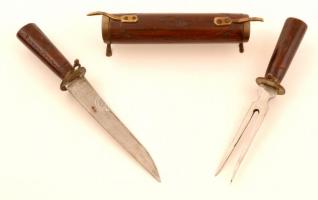 Fanyelű kés és villa fa tokban, h: 22 és 24 cm