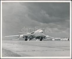 2 db jelzés nélküli repülőgépfotó. Eredeti fotók. 26x21 cm