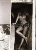 cca 1970 Akt reprók különféle forrásokról, tekercs negatívon, 24x36 mm