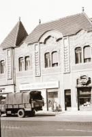 1966 Budapesti épületek, 5 db szabadon felhasználható vintage negatív, tasakon feliratozva a pontos ...