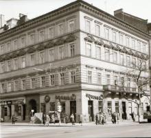 1966 Budapest, VI. kerületi épületek, 5 db szabadon felhasználható vintage negatív, tasakon feliratozva az utca (a házsám nem minden esetben), 6x7 cm