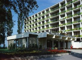 1967 Siófok, Hotel Hungária és Hotel Lidó, 4 db szabadon felhasználható vintage negatív, 6x8 cm