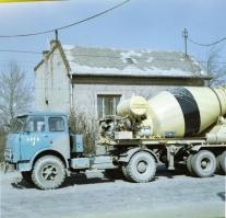 1972 Az ÉPFU vállalat speciális teherautói, 8 db szabadon felhasználható vintage negatív, 6x7 cm