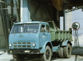 1972 Az ÉPFU vállalat speciális teherautói, 8 db szabadon felhasználható vintage negatív, 6x7 cm