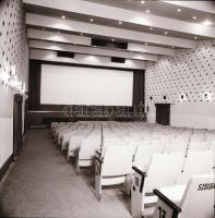 1982 Budapest, Kultúra mozi külső-belső felvételei, 6 db szabadon felhasználható negatív, 6x6 cm