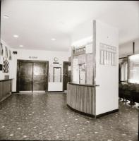 1982 Budapest, Kultúra mozi külső-belső felvételei, 6 db szabadon felhasználható negatív, 6x6 cm