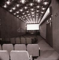 1982 Budapest, Bem mozi külső-belső felvételei, 7 db szabadon felhasználható negatív, 6x6 cm