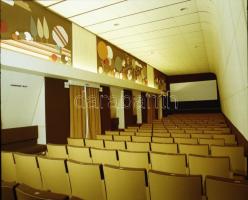 1984 Budapest, Mátra mozi belső felvételei, 11 db szabadon felhasználható negatív, 6x7 cm