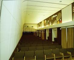 1984 Budapest, Mátra mozi belső felvételei, 11 db szabadon felhasználható negatív, 6x7 cm