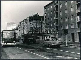 1980 Budapest, 50-es villamos a forgalomban, Karai Sándor pecséttel jelzett vintage fotója, 13x18 cm