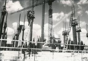 cca 1983 Székesfehérvár, a megyei kórház diagnosztikai részlegének építése, 16,5x23,5 cm