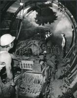 cca 1979 Putnok, a Borsodi Szénbányák magyar fejlesztésű elővájó gépet helyezett üzembe, vintage fotó, 22x17 cm